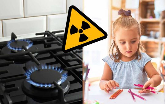 Cucina a gas pericolosa per i bambini - Fonte AdobeStock